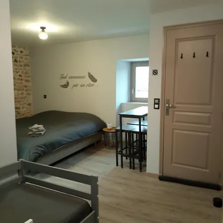 La Poule Aux Oeufs Dort