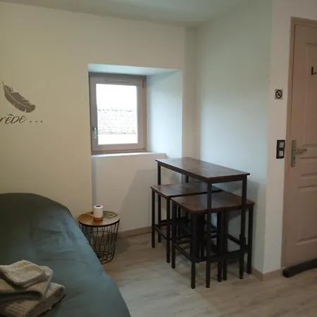 La Poule Aux Oeufs Dort * Soudan (Deux-Sevres)