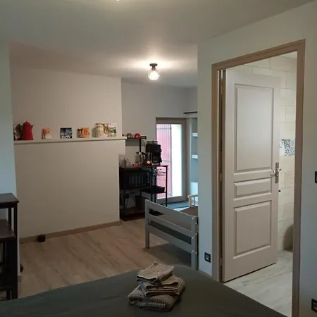 La Poule Aux Oeufs Dort Homestay